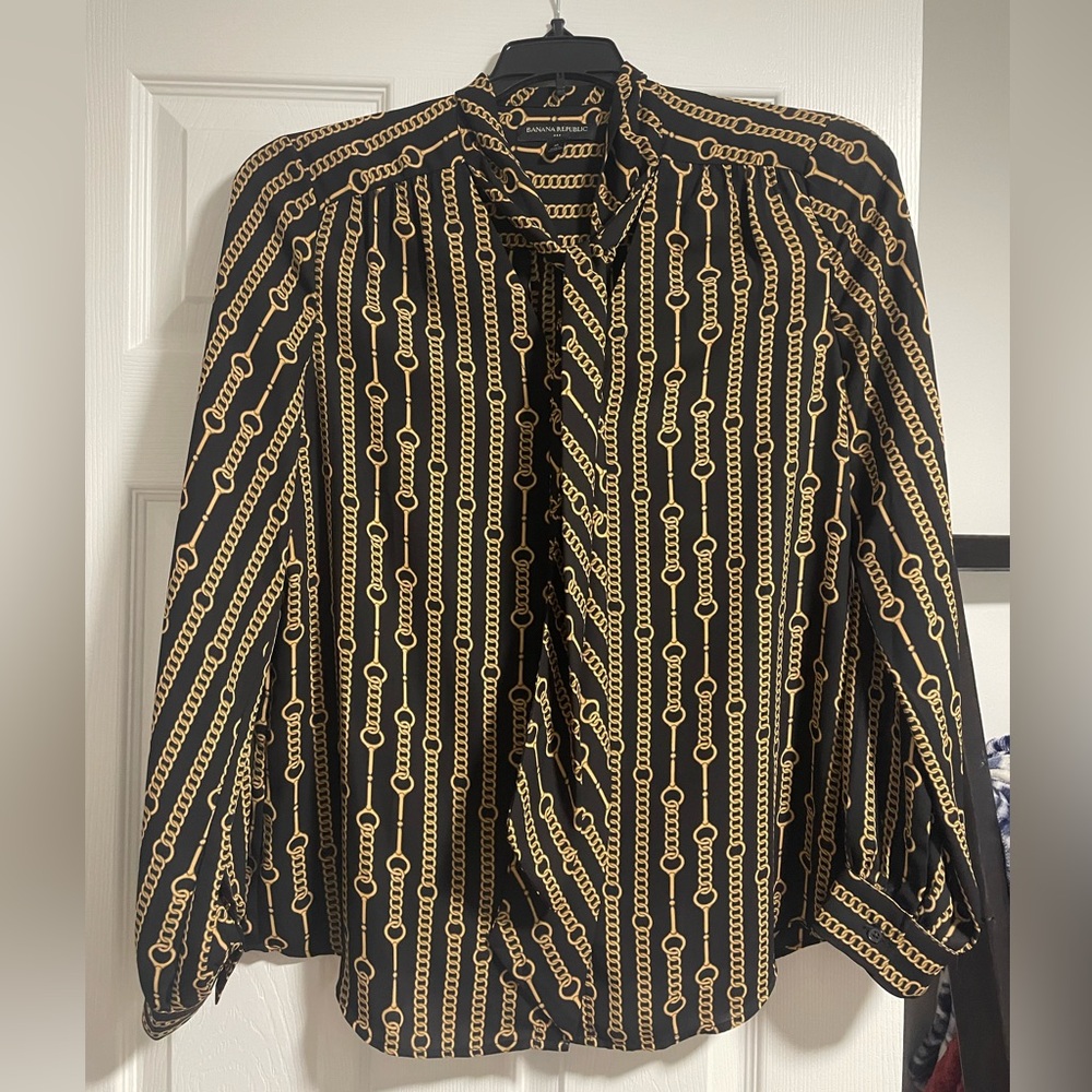 Banana Republic chain printed blouse with neck tie